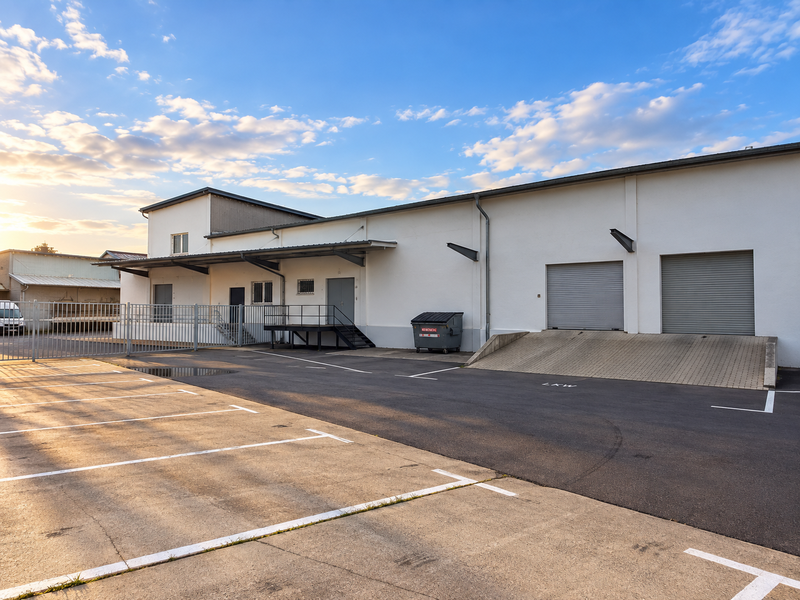 Lagerhalle / Produktionshalle in Zerbst zu vermieten – Gewerbehalle mit Ladezone & Stellplätzen